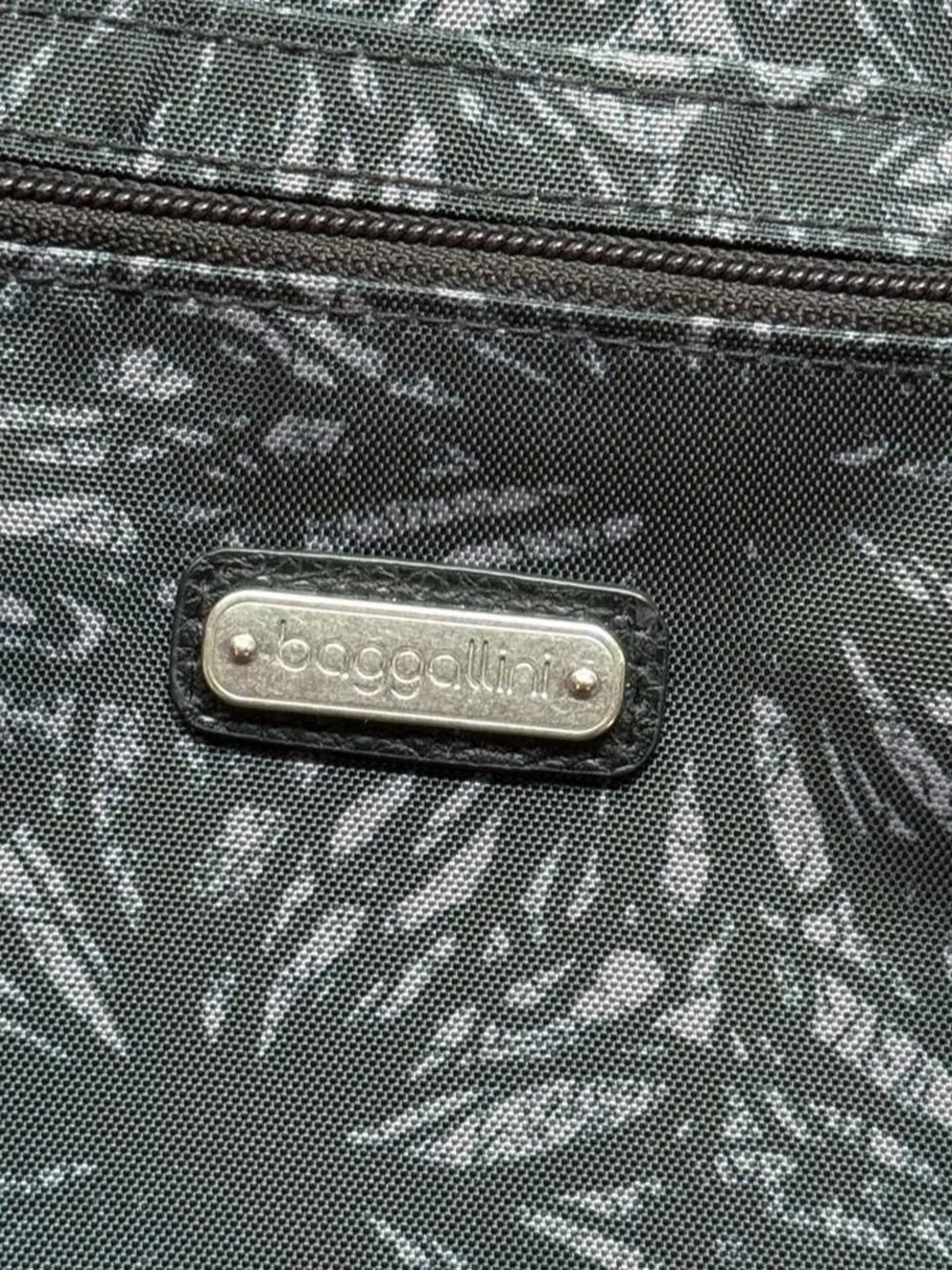 Baggallinni Classic Go Bagg Crossbody in “Midnight Blossom”